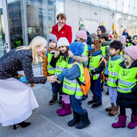 Children march books to Oslo’s new public library